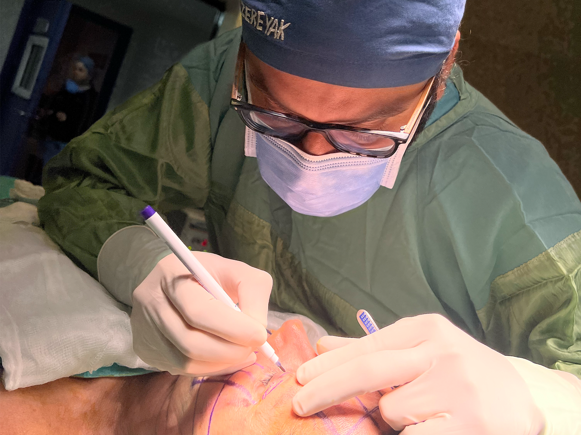 Deep plane facelift Turkey – Dr. Umut Zereyak Istanbul clinic